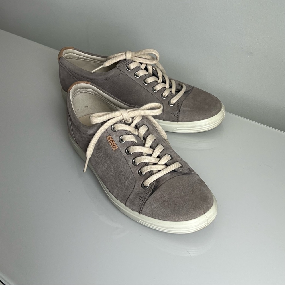 ECCO Women's Taupe Leather Sneakers Size 39 (US 8.5-9)